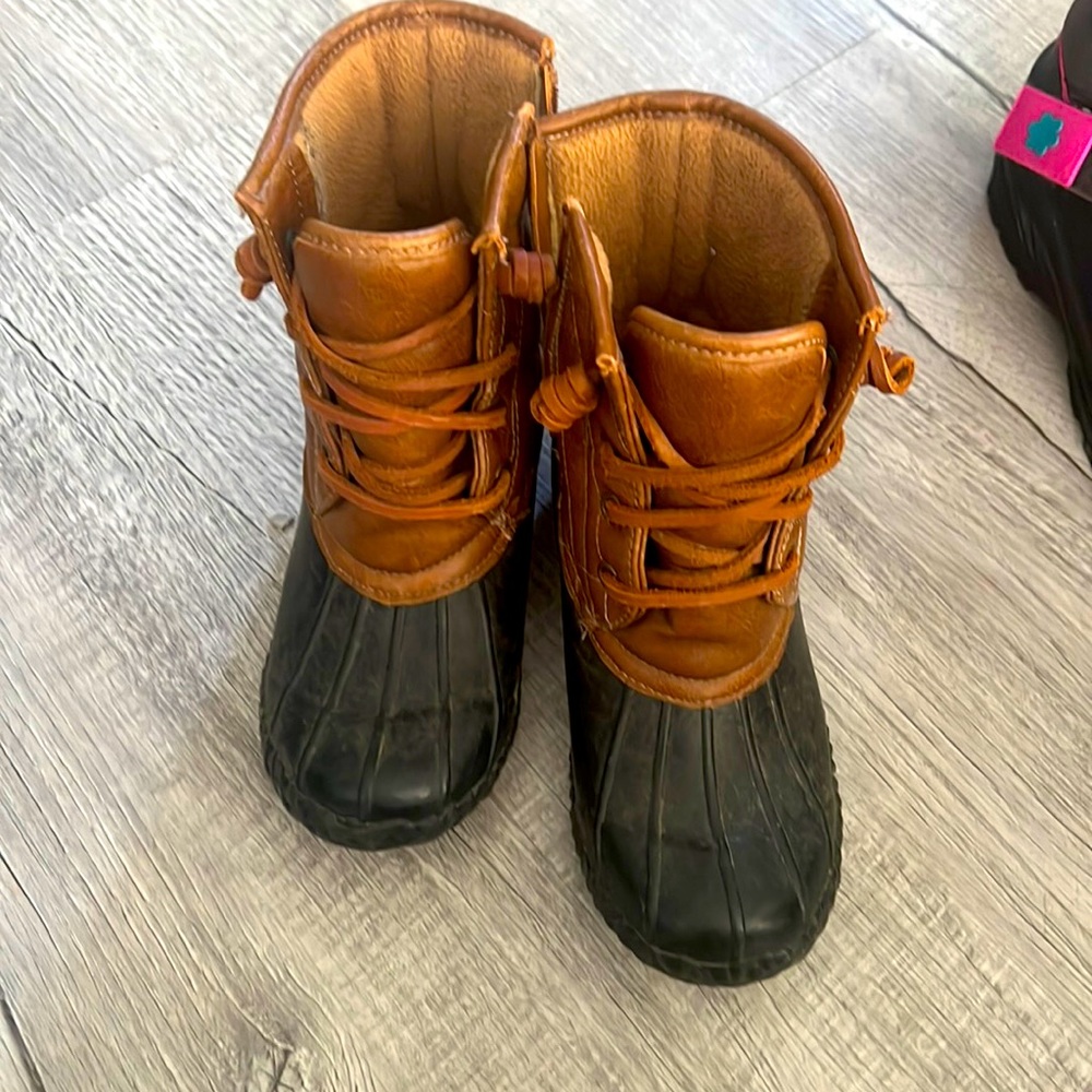 Stevie’s duck boots girls size 2
